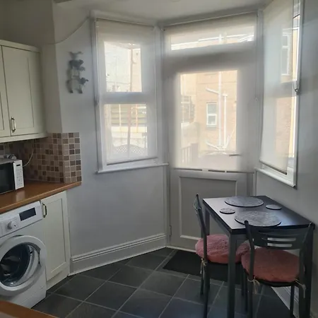 Spacious Two Bedroom Flat, Central Location Plymouth Exterior photo