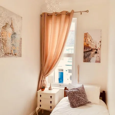 Spacious Two Bedroom Flat, Central Location Plymouth Exterior photo